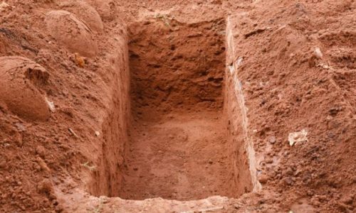 REGIÃO: Homem cava buraco no quintal em Matão por acreditar que enterrou a esposa viva