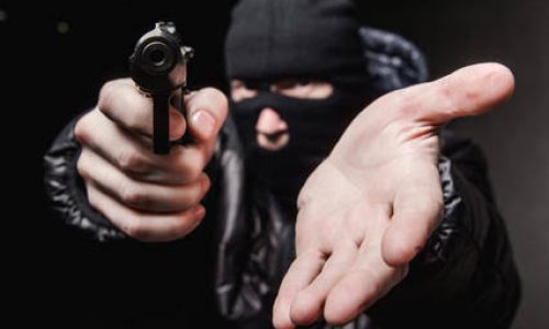 BARRETOS: Ladrões encapuzados e armados rendem e agridem vítimas em panificadora