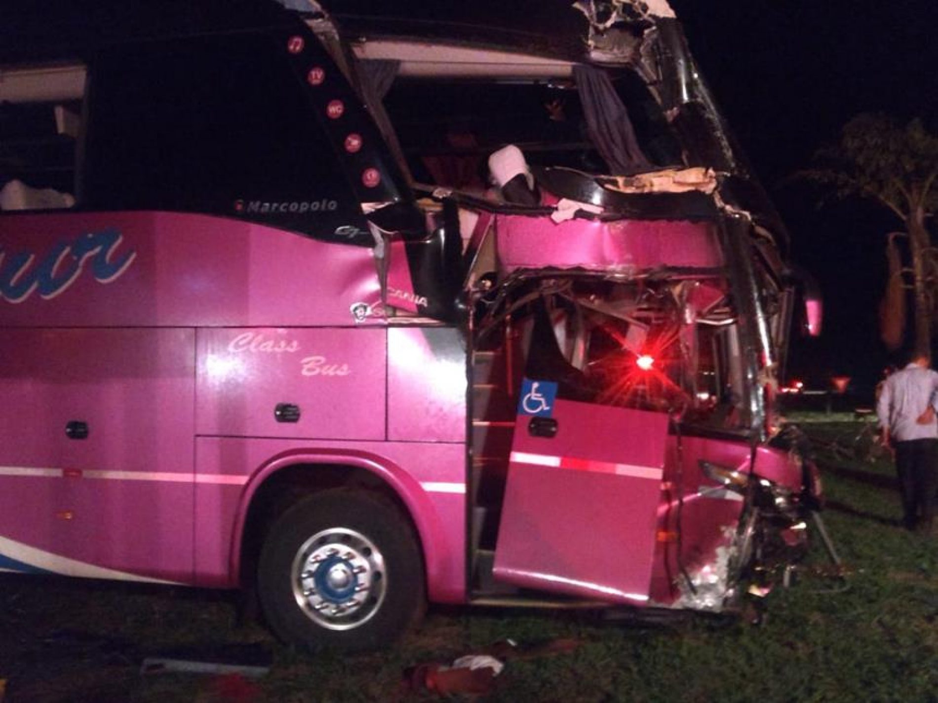OLÍMPIA: Acidente entre ônibus de turismo e caminhão deixa 11 feridos