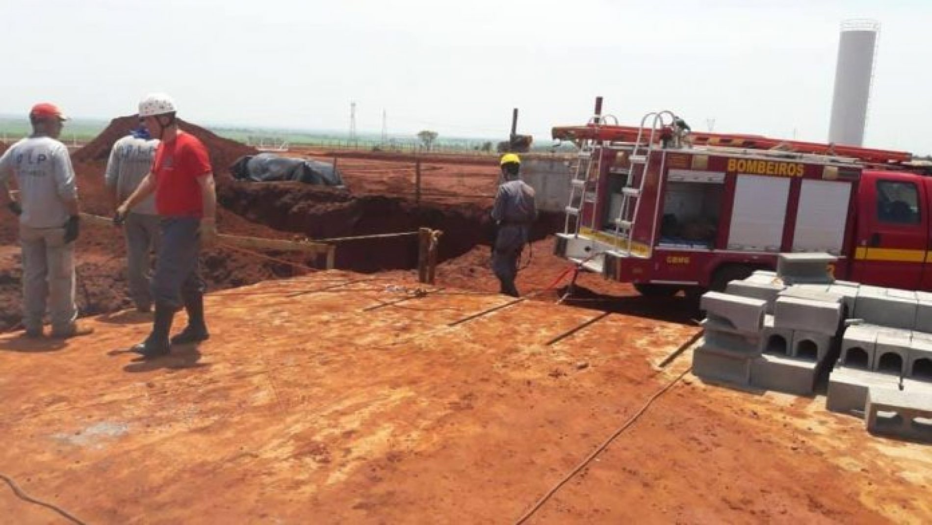 PLANURA: Soterramento mata dois trabalhadores e deixa um com fraturas graves