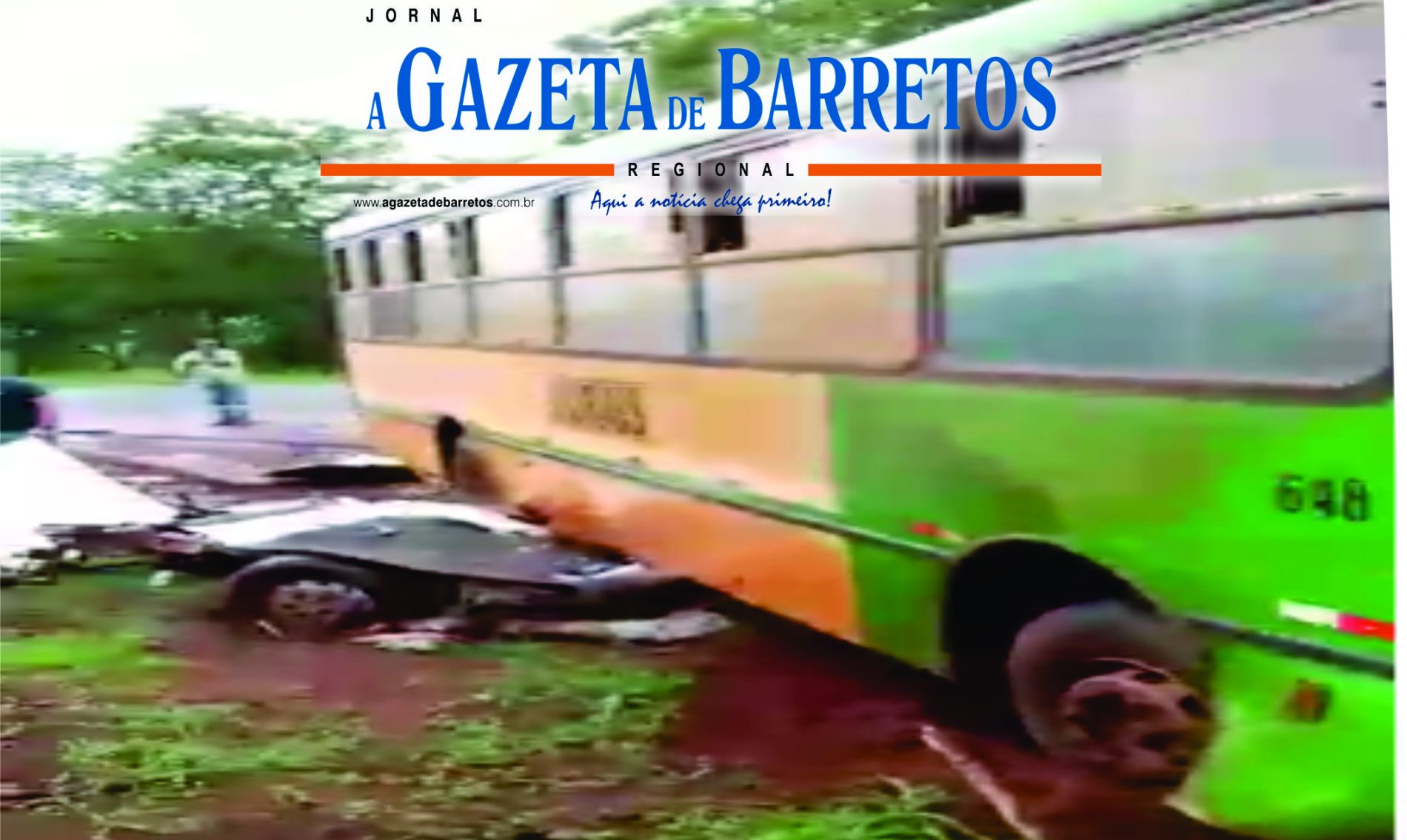 Acidente entre ônibus e van na vicinal que liga Jaborandi e Terra Roxa