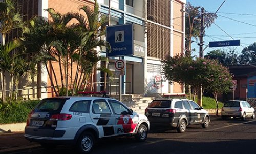 BARRETOS: Servidora Pública registra queixa por desacato após suspensão de alunas