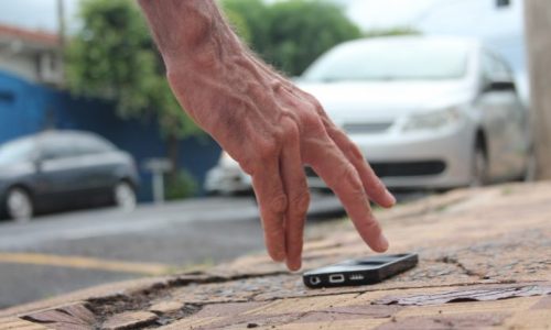 É CRIME: Achar um celular perdido e não devolver é crime