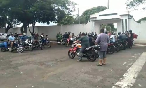 Corpo de entregador morto a tiros no meio da rua é enterrado em Barretos-SP