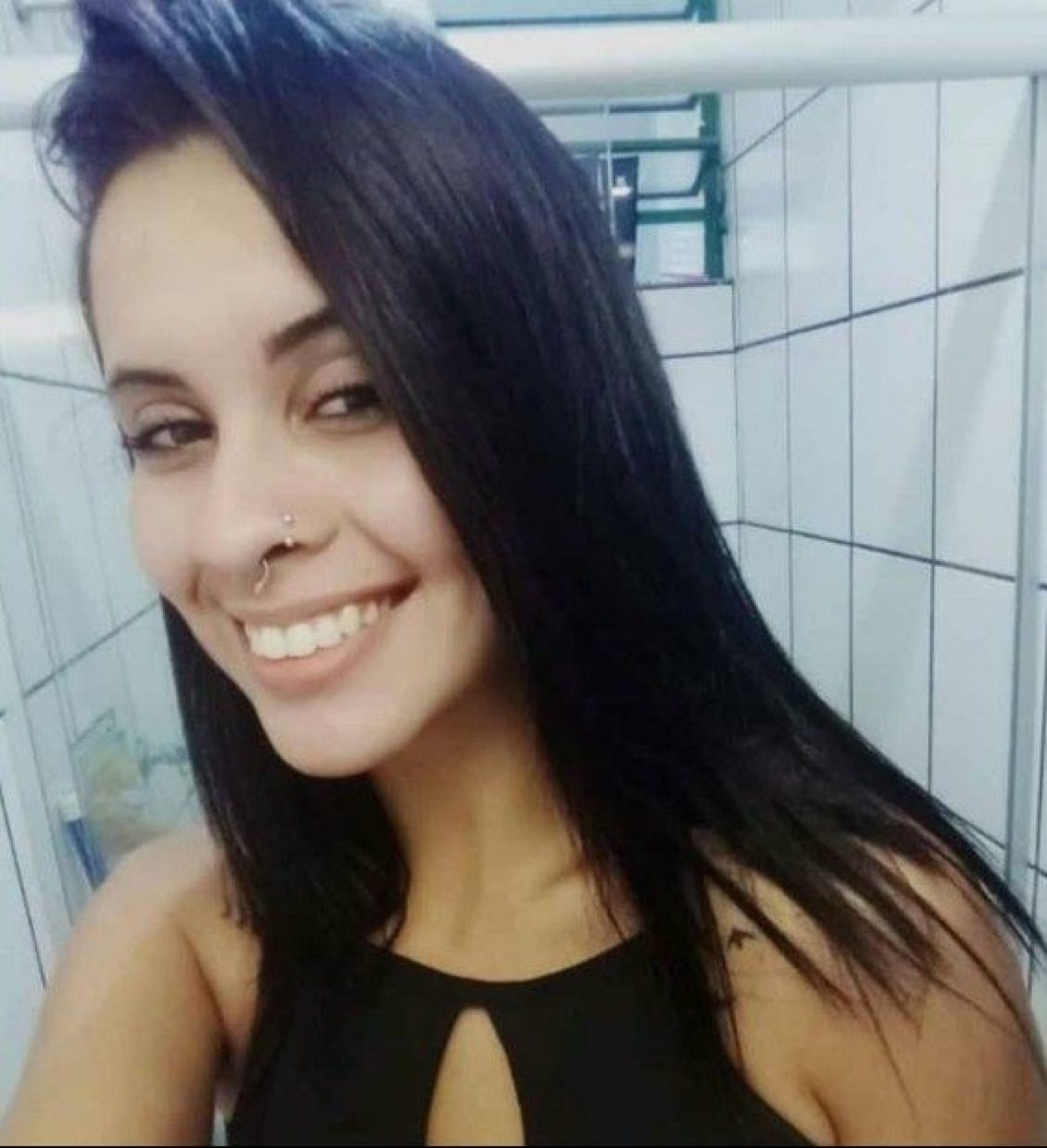 REGIÃO: Jovem encontrada morta enrolada em tapete tinha camiseta enfiada na boca