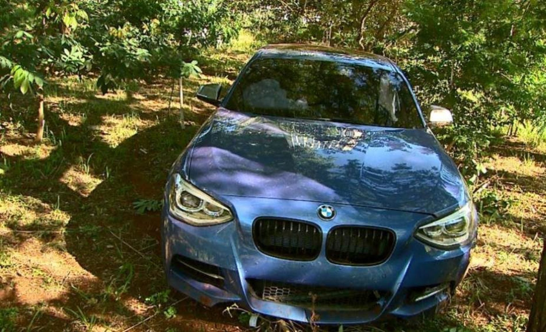 REGIÃO: BMW é abandonada após acidente