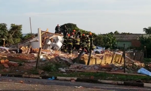 REGIÃO: Explosão destrói casa e mobiliza Bombeiros na manhã desta sexta (7)