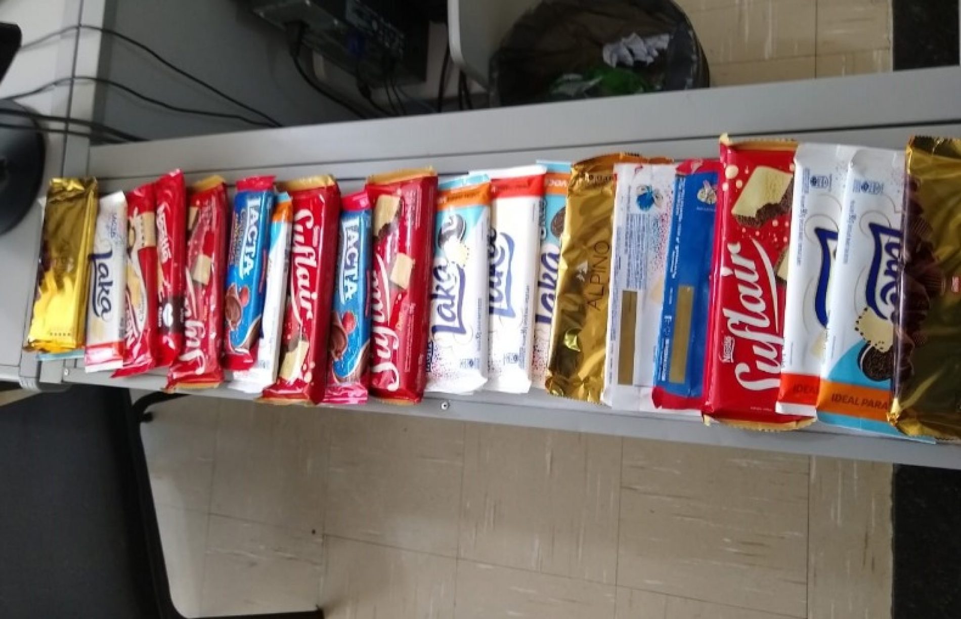 REGIÃO: Dupla é presa após furtar chocolates e agredir funcionária de supermercado