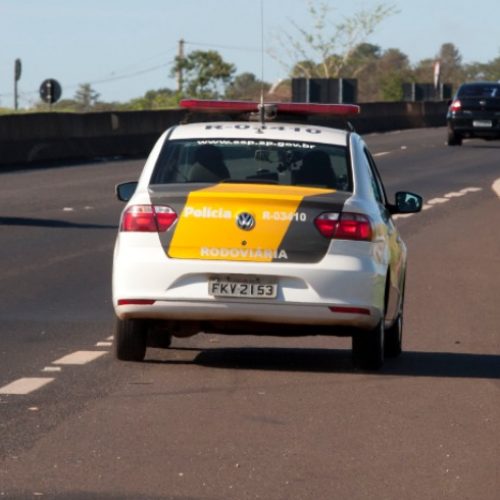 BARRETOS: Polícia Rodoviária apreende veículo suspeito na Assis Chateaubriand