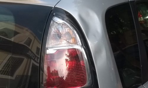 REGIÃO: Grávida diz não ter dinheiro e homem quebra o carro dela em semáforo