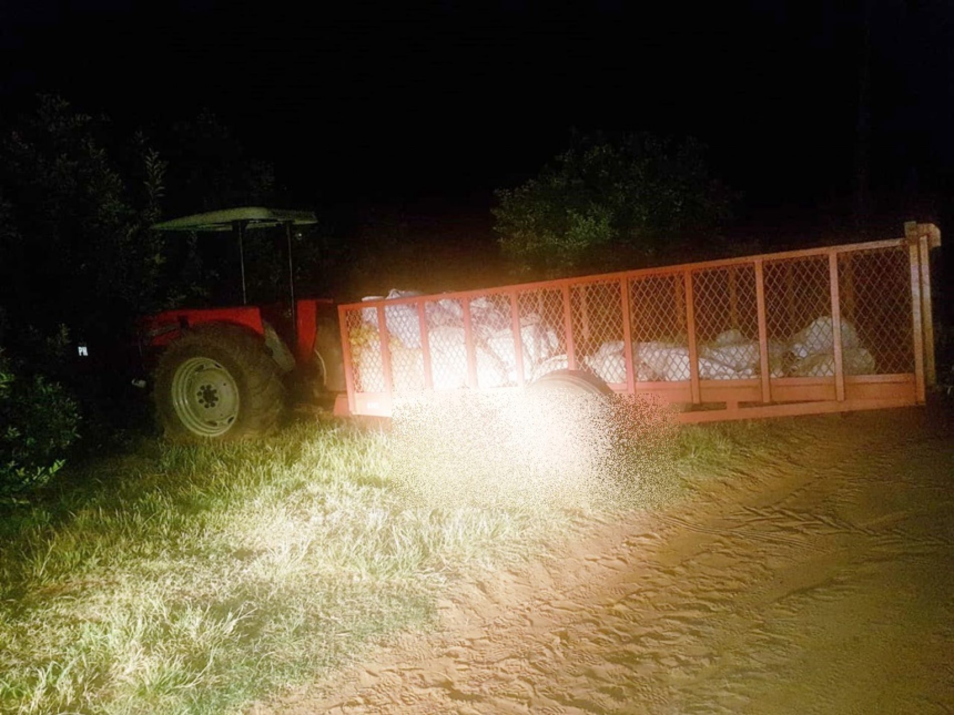CAJOBI: Tratorista de fazenda é encontrado morto embaixo de carreta de trator