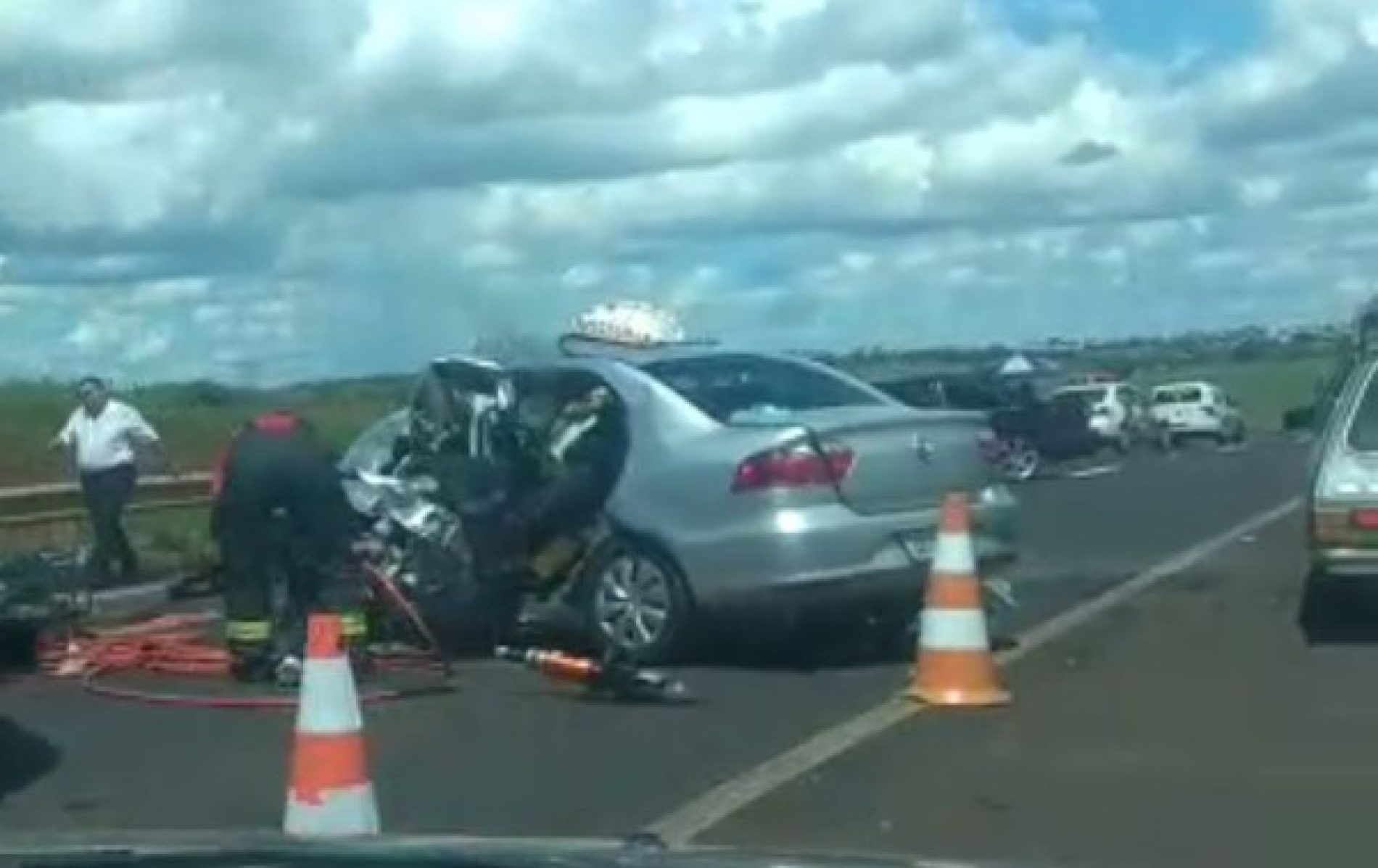 REGIÃO: Acidente entre carros deixa dois mortos e três feridos em rodovia