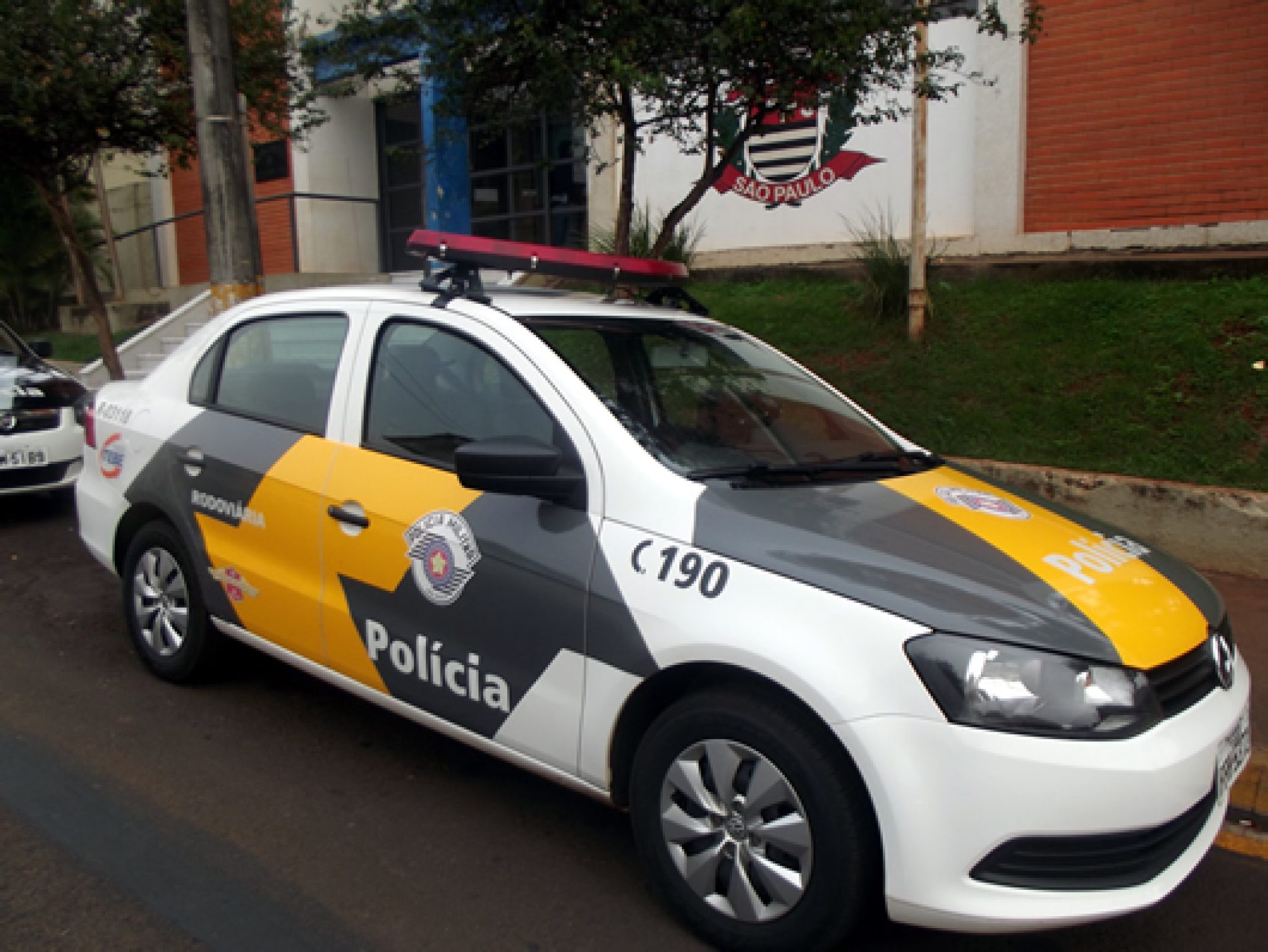 BARRETOS: Estudante é abordada na Rodovia dirigindo veículo com registo de estelionato