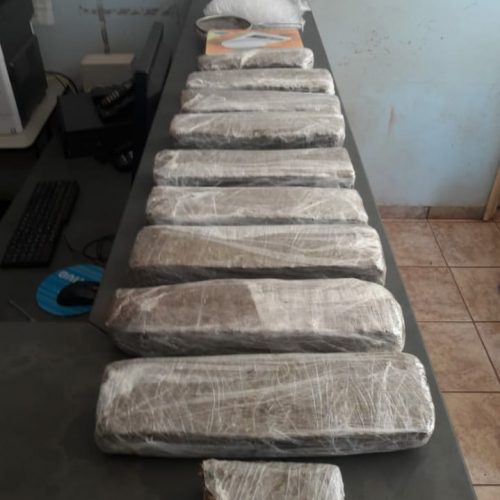 GUAÍRA: Policia apreende mais de 7 quilos de maconha em telhado de residência