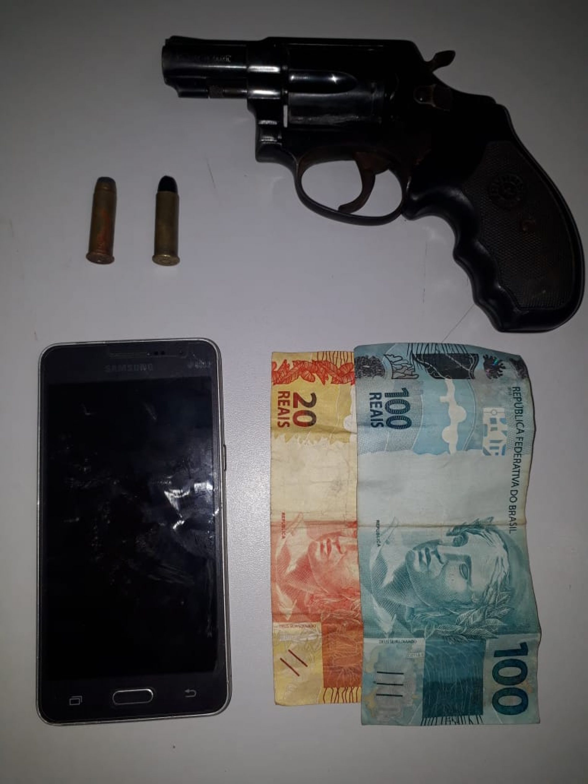 BARRETOS: Equipe do Canil detém menor com arma, munição e dinheiro
