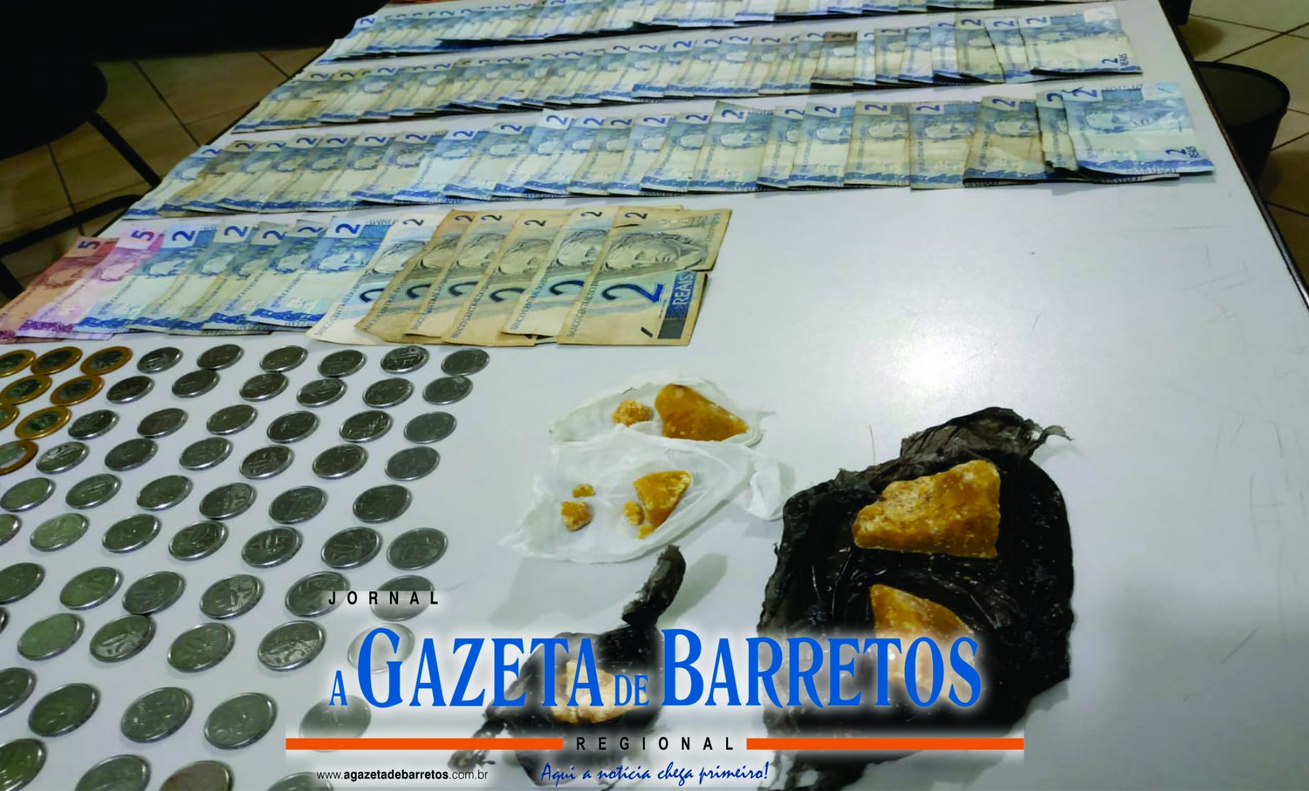 BARRETOS: Mulher é presa por traficar drogas e policia localiza moto, dinheiro e crack em na residência