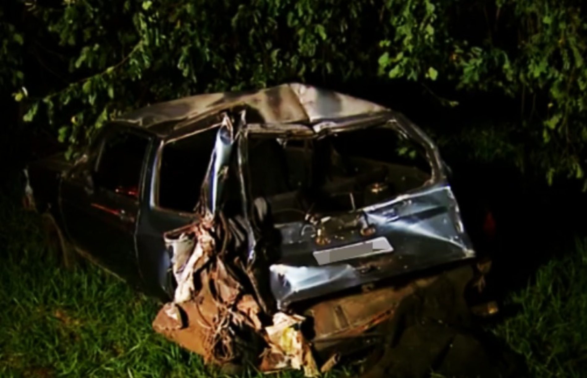 REGIÃO: Batida entre caminhão e carro fere casal e filha