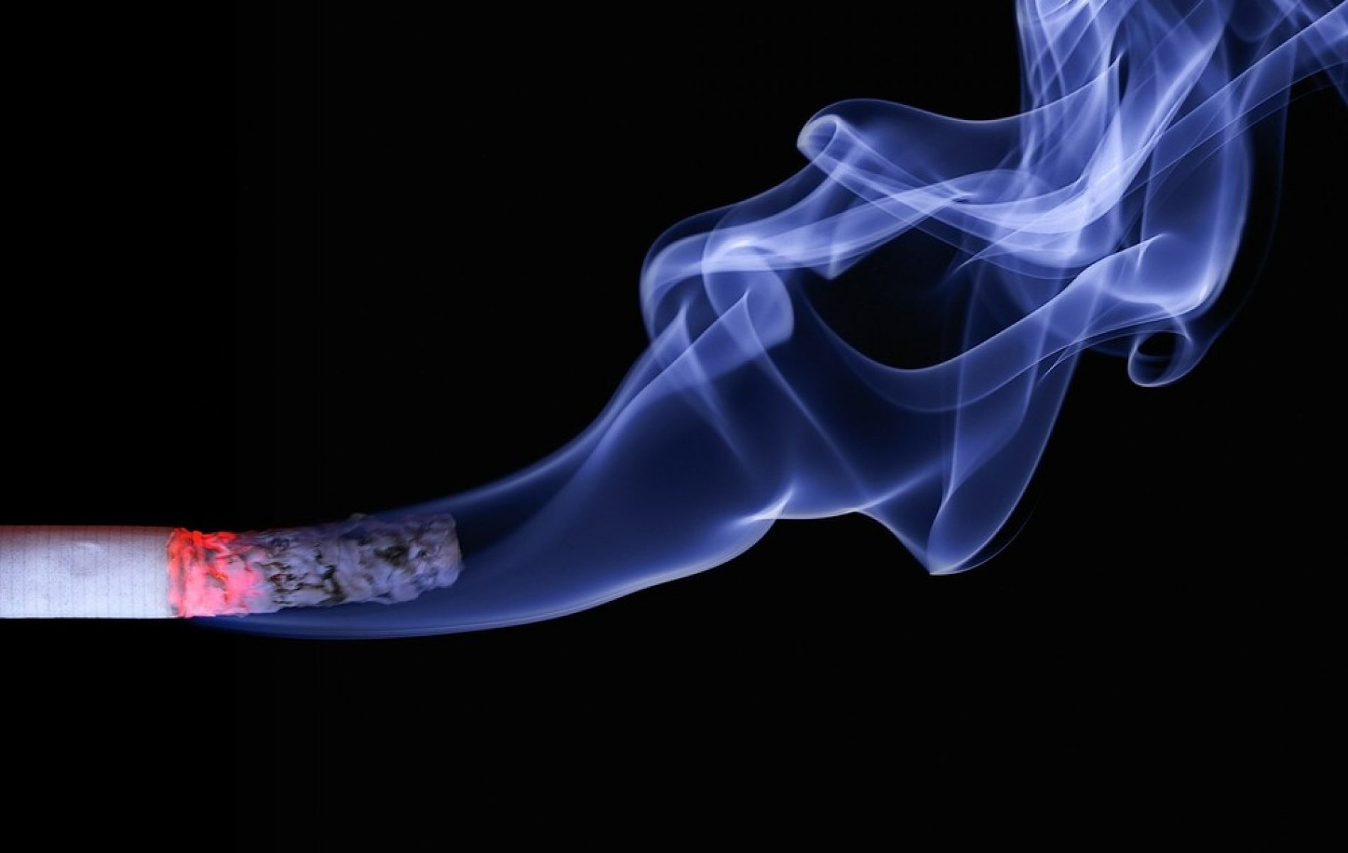 Pele também está entre os órgãos ‘atacados’ pelo cigarro; entenda 5 danos do tabagismo