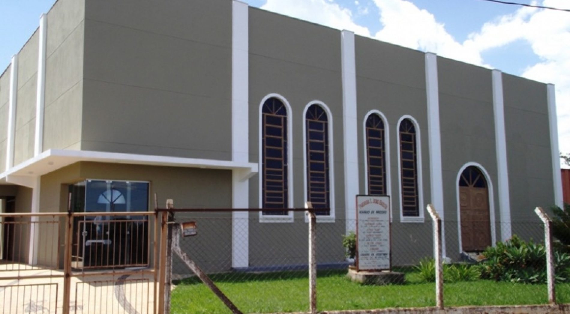 BARRETOS: Ladrões furtam cabos de energia em igreja no Zequinha Amêndola