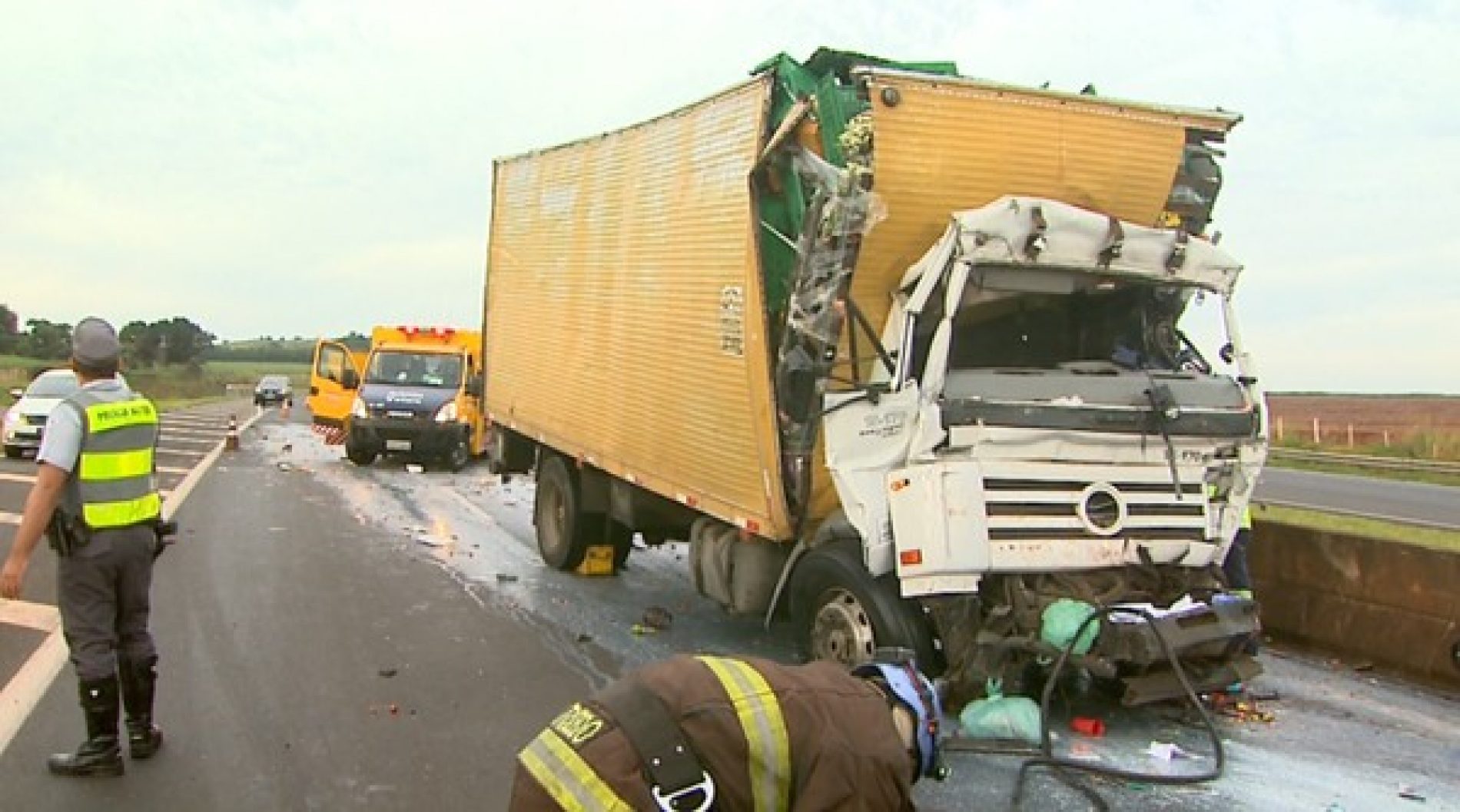 REGIÃO: Morre motorista envolvido em acidente com carreta na Rodovia Anhanguera