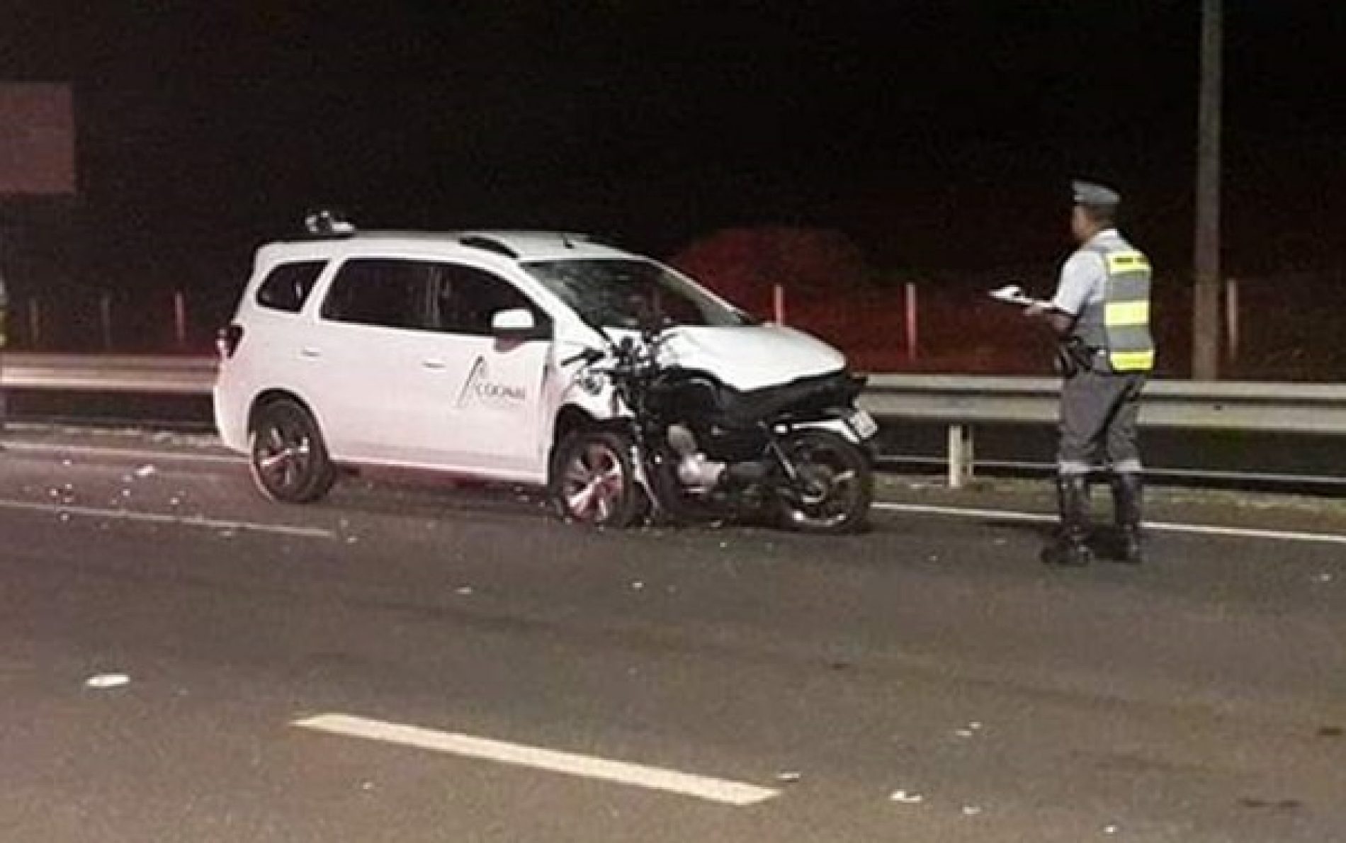REGIÃO: Motociclista morre após dirigir na contramão e bater contra carro em rodovia