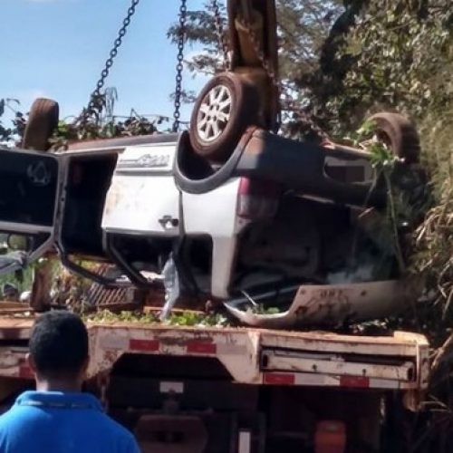 REGIÃO: Dois homens são achados mortos em carro dentro de riacho