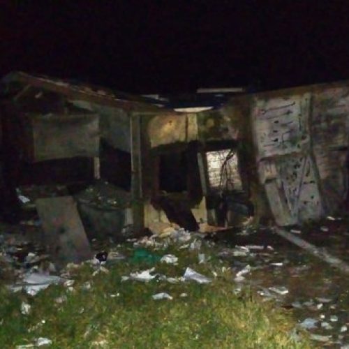 REGIÃO: Carro-forte capota e é explodido em assalto na Anhanguera