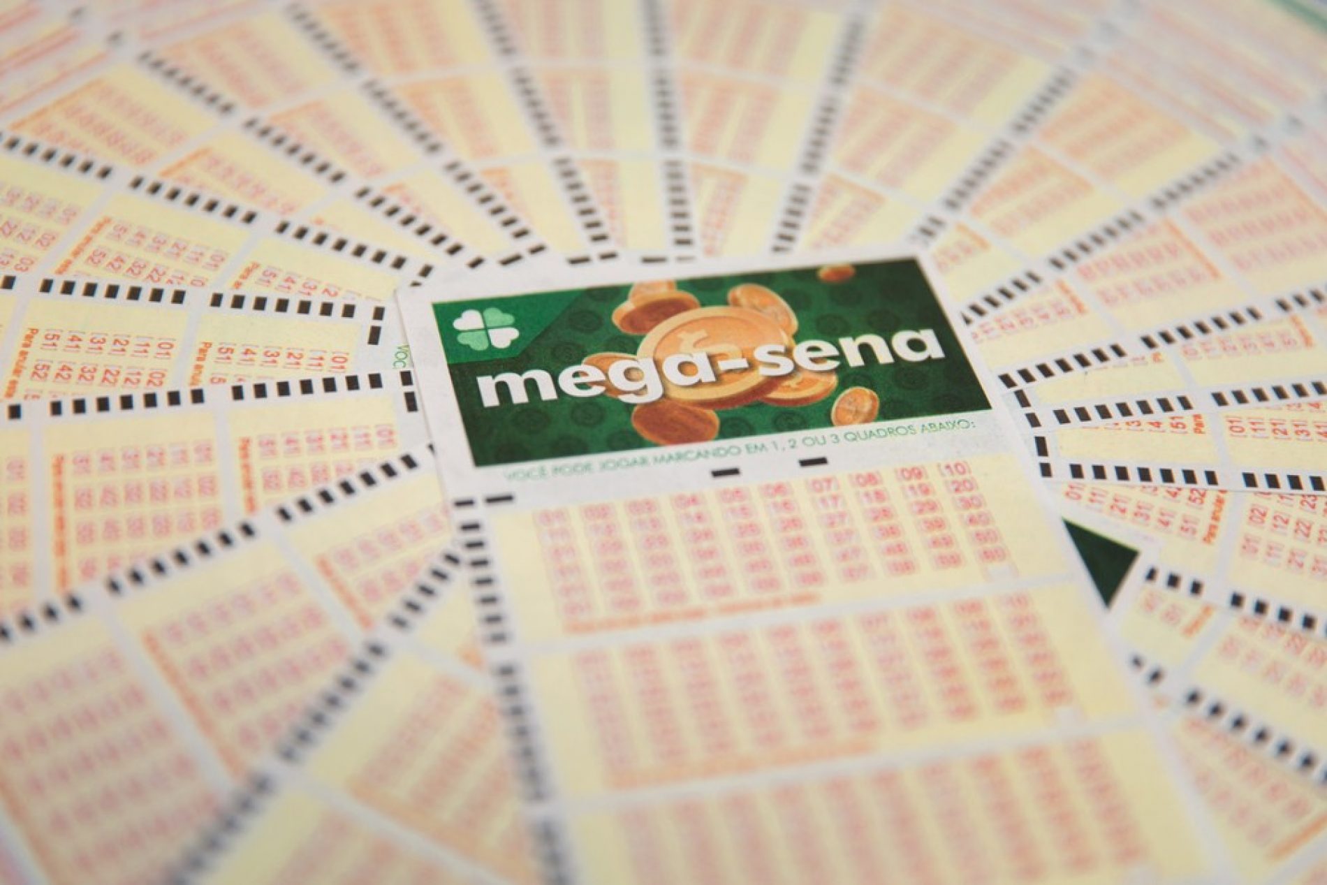 LOTERIAS: ninguém acerta as seis dezenas da Mega-Sena e prêmio acumula em R$ 100 milhões