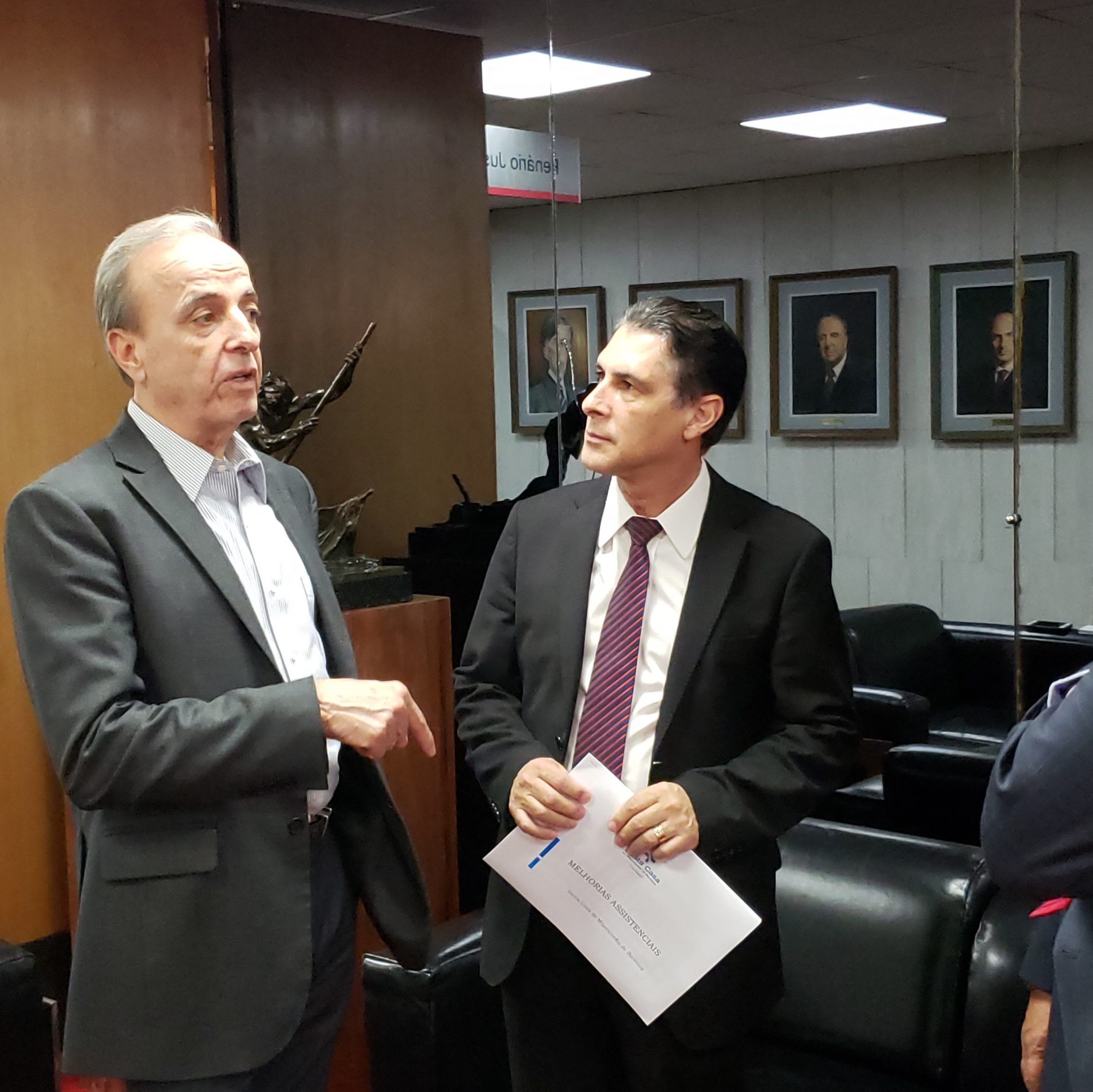 Deputado Sebastião Santos recebe provedor do Hospital de Amor de Barretos, na Assembleia Legislativa