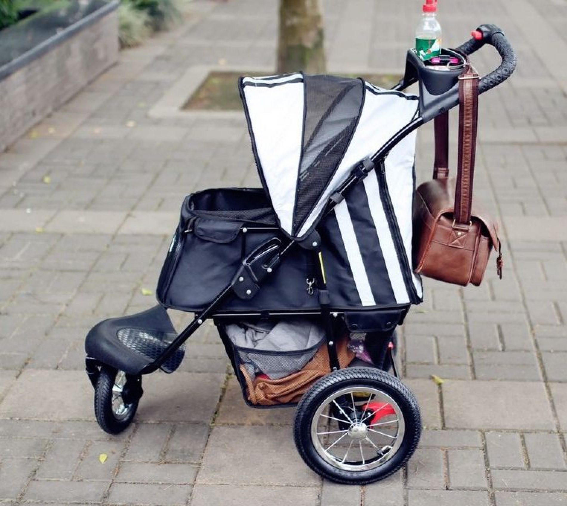 REGIÃO: Jovem é presa por furtar loja usando carrinho de bebê