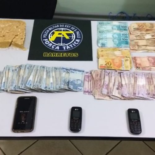 BARRETOS/MATÉRIA COMPLETA:  Equipes da Policia Militar prende casal com mais de dois quilos de crack e 52 mil em cheques e dinheiro