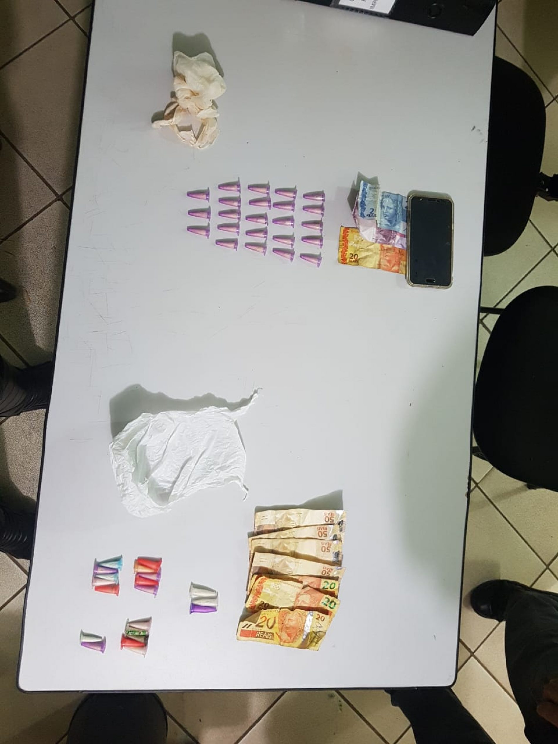 BARRETOS: ROCAM e Canil prendem dois por traficar drogas no Conjunto Newton Siqueira Sopa