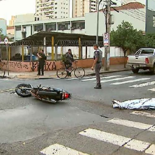 REGIÃO: Motociclista morre após batida com ônibus