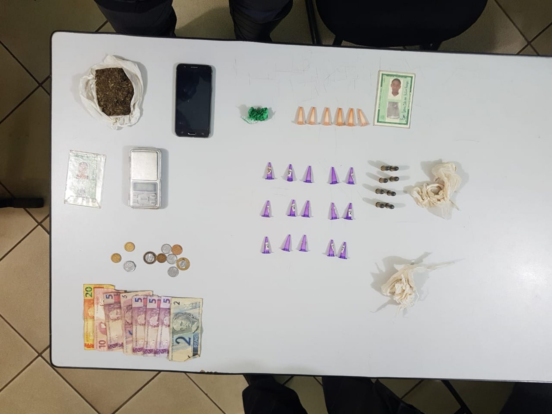 BARRETOS: Operação da Policia Militar prende três por tráfico e apreende drogas, dinheiro e munição no Luís Spina