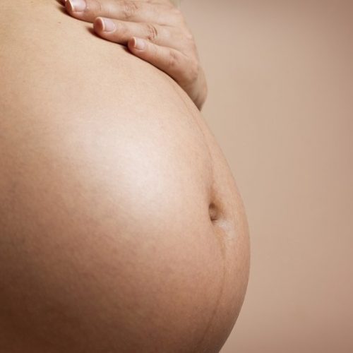 Debate sobre parto normal ou cesariana é intensificado com projeto de Lei
