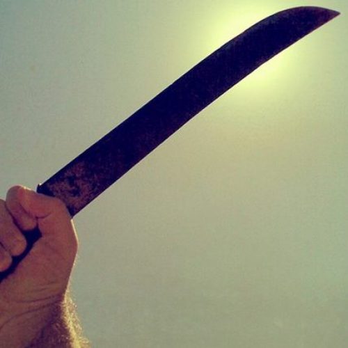 BARRETOS: Jovens são ameaçados por desconhecido armado com um facão no bairro Nadir Kenan
