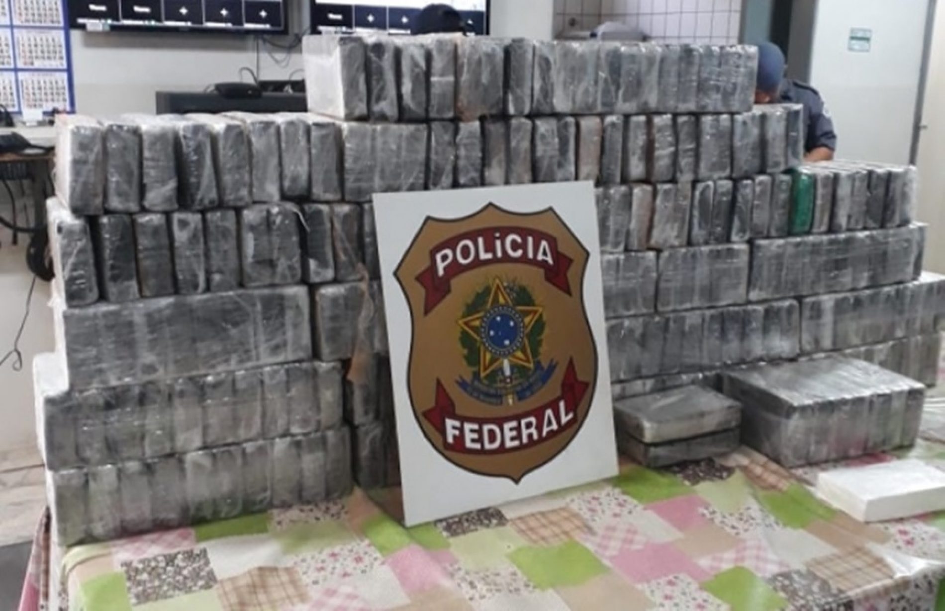 OLÍMPIA: Policia Federal prende motorista e apreende 228 quilos de cocaína