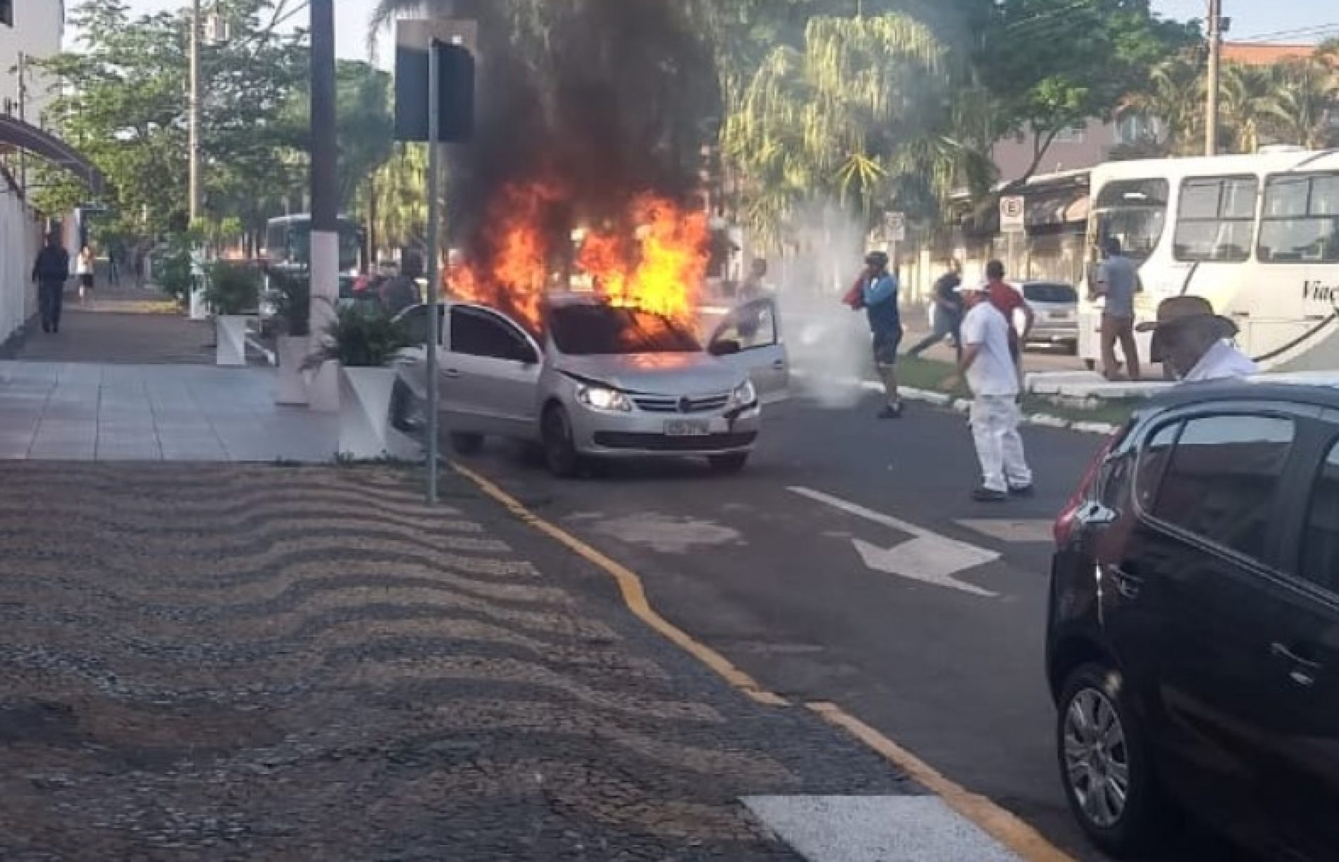 REGIÃO: Homem ateia fogo na ex-namorada e em si mesmo usando coquetel molotov