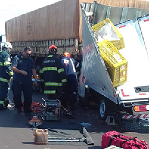 BARRETOS: Colisão Traseira na Faria Lima deixa dois feridos