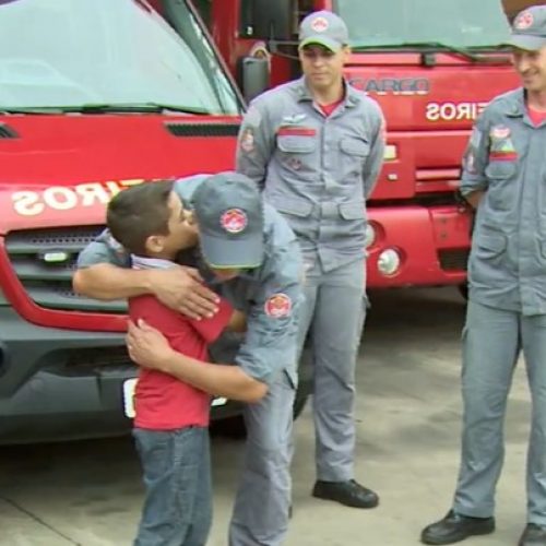REGIÃO: Menino de 8 anos pede abraço do Corpo de Bombeiros de presente de Natal