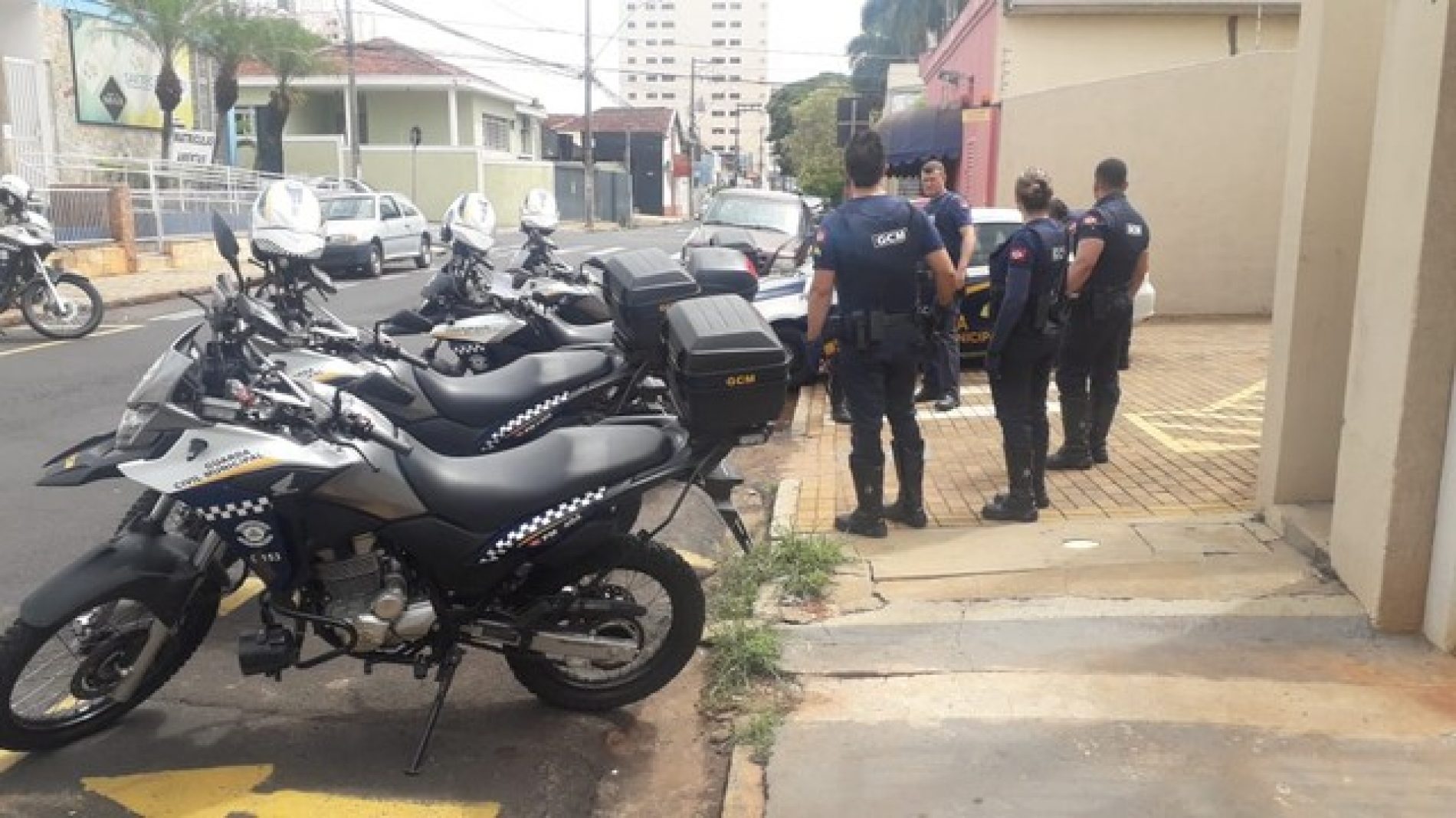 REGIÃO: Morador de rua é preso após imobilizar jovem com mata-leão e roubar celular
