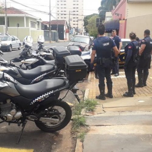 REGIÃO: Morador de rua é preso após imobilizar jovem com mata-leão e roubar celular