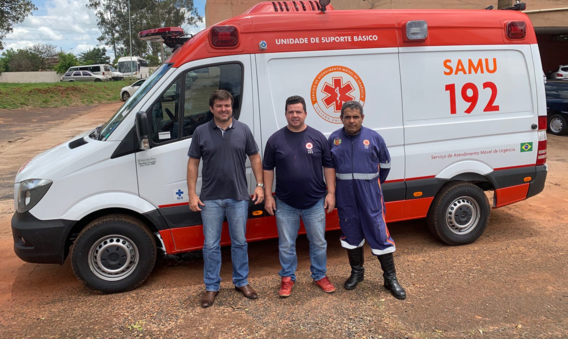 Barretos recebe nova ambulância SAMU
