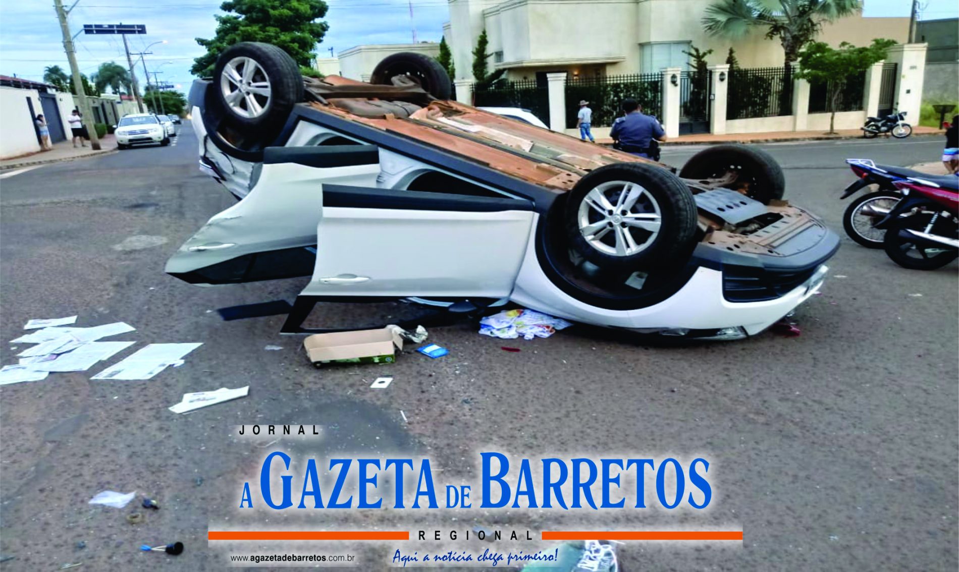 BARRETOS: Carro capota após acidente na Rua 20