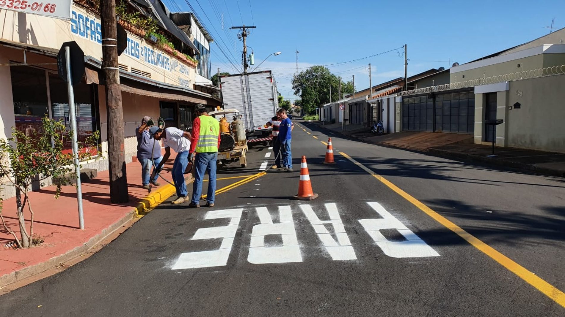 BARRETOS: Rua 24 recebeu pintura de sinalização de solo