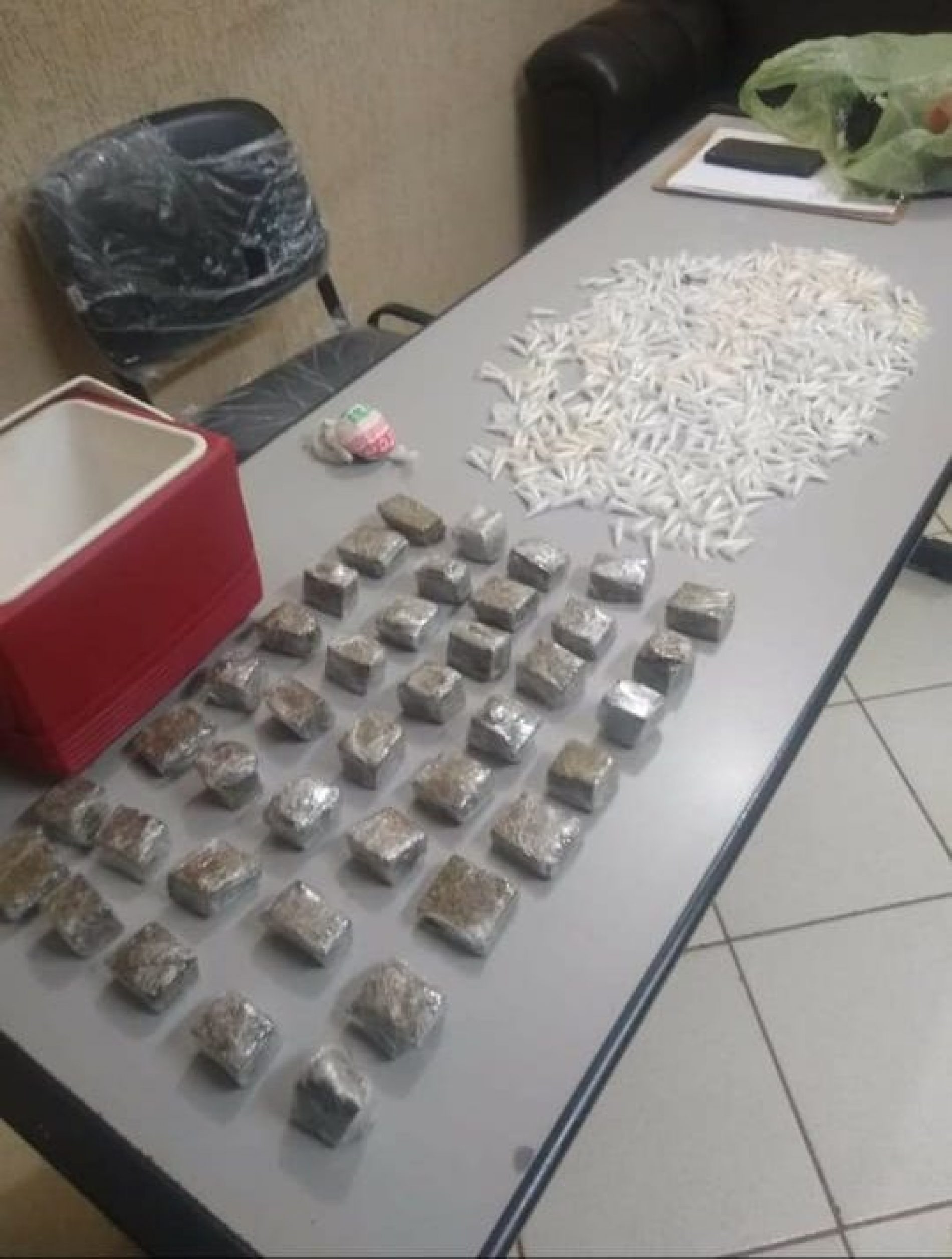 GUAÍRA: Polícia prende desempregado por tráfico e apreende quase um quilo e meio de maconha e cocaína