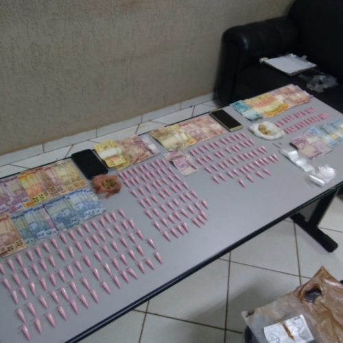 BARRETOS: Operação da Polícia Militar apreende quatro menores, cocaína, crack, dinheiro e outros objetos