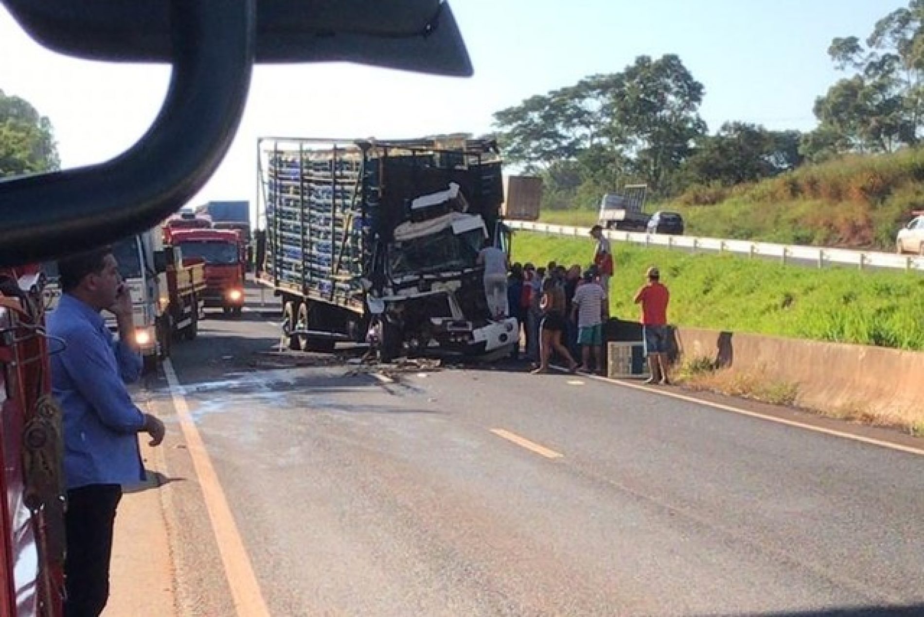 FERNANDÓPOLIS: Homem morre em acidente entre caminhão e bitrem