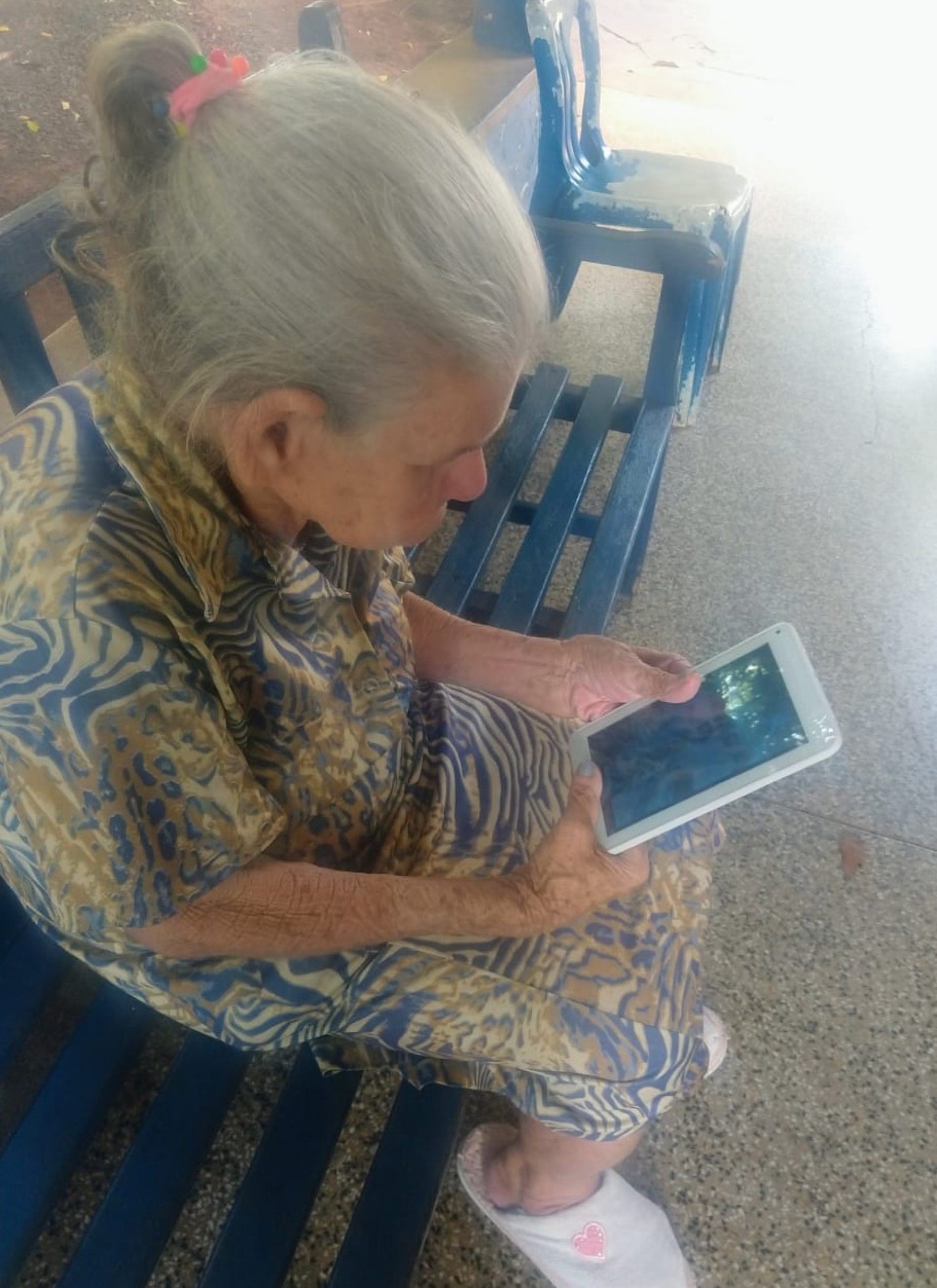 REGIÃO: Com idosos isolados, asilos recorrem a videochamadas
