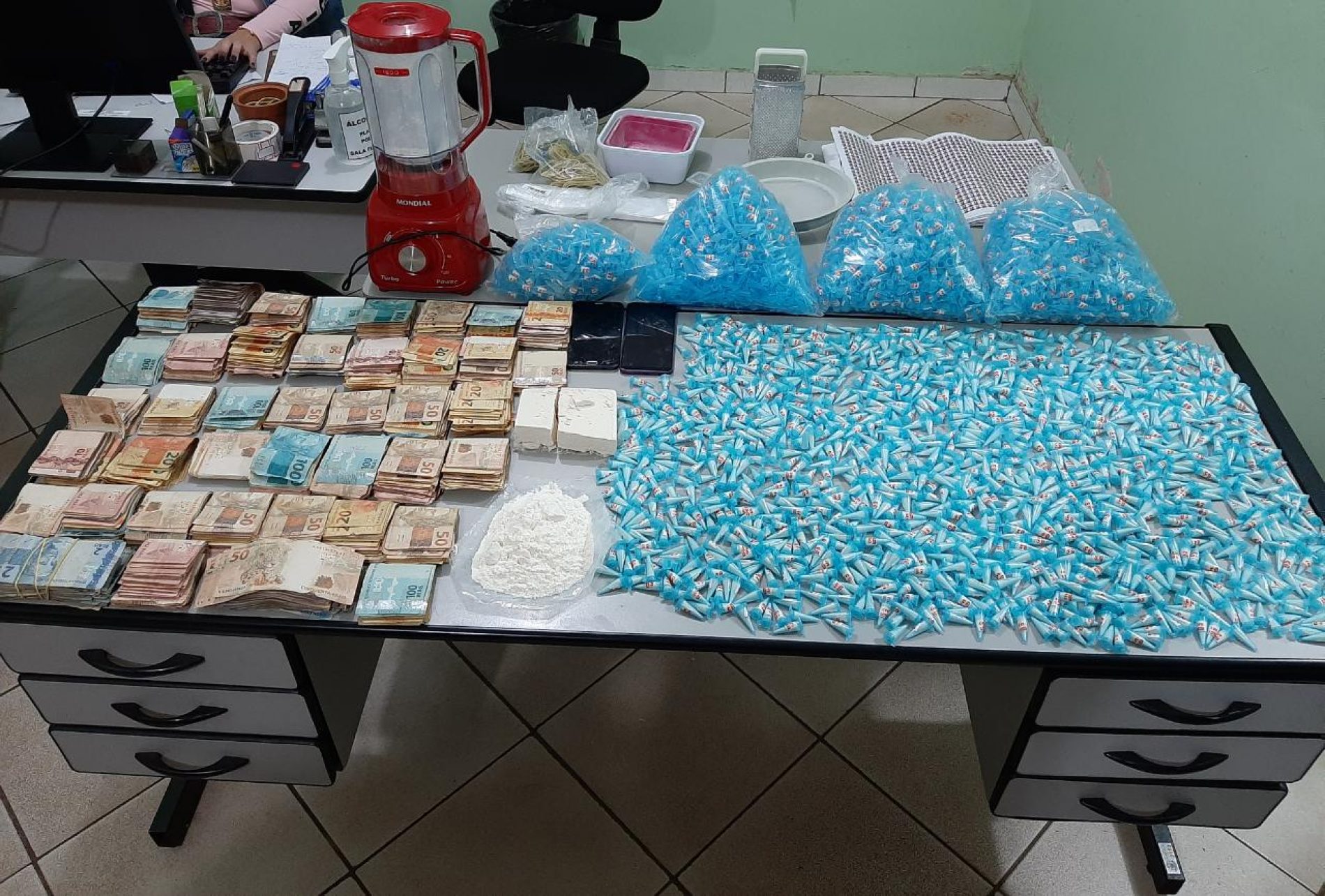 BARRETOS: Casal é preso com dois quilos de cocaína e mais de 41 mil reais em dinheiro